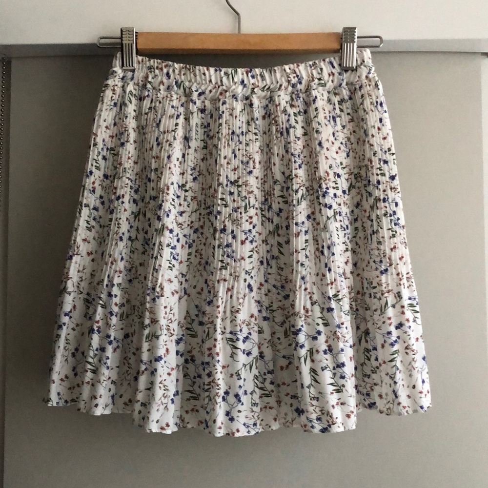 Oak + Fort floral pleated skirt